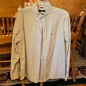 Nautica Long Sleeve Dress Shirt. Size Medium. Sanded Poplin  Yellow/Blue.  EUC.